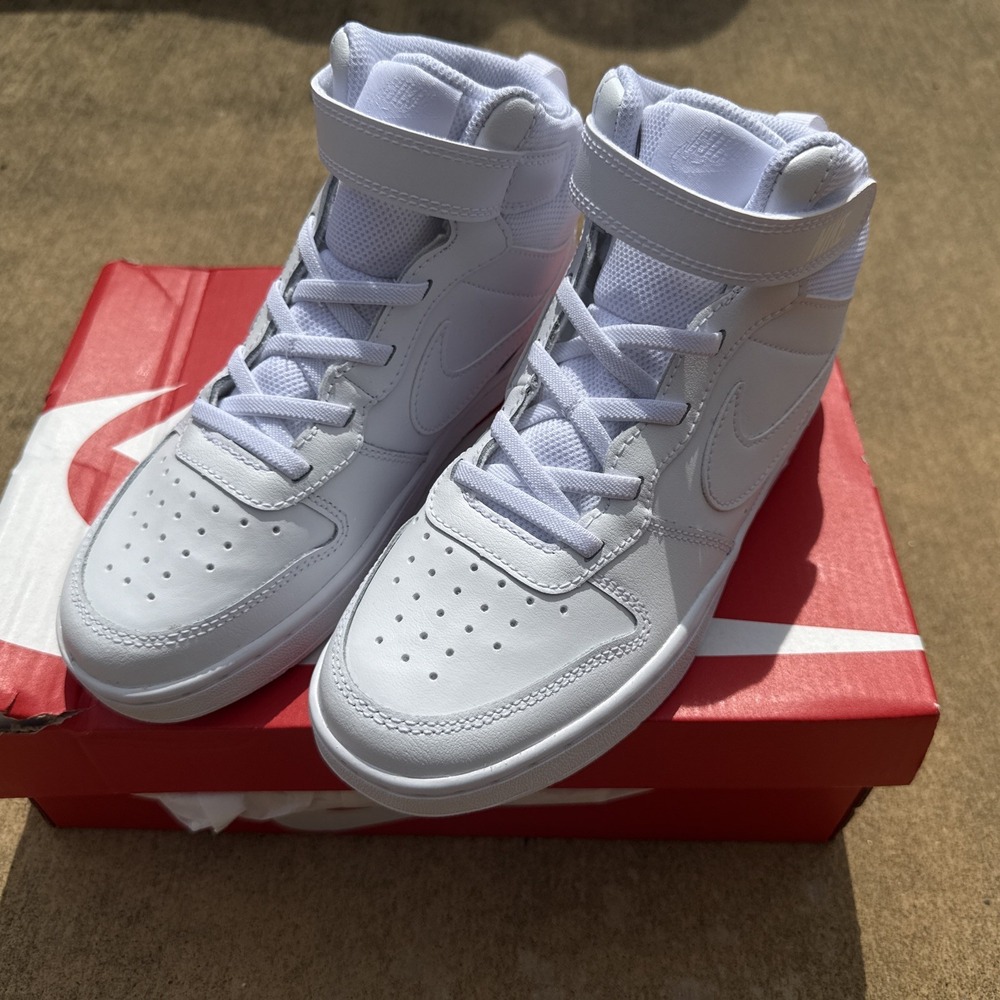 Nike NEW Boys Kids Youth Sz 3 3Y Court Borough 2 Mid Triple White